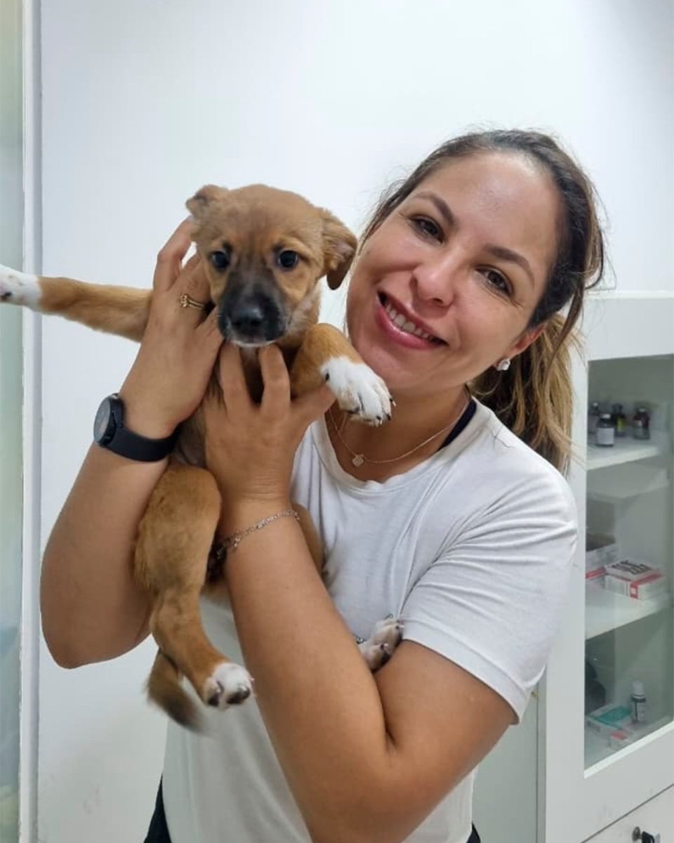 Veterinária com filhote